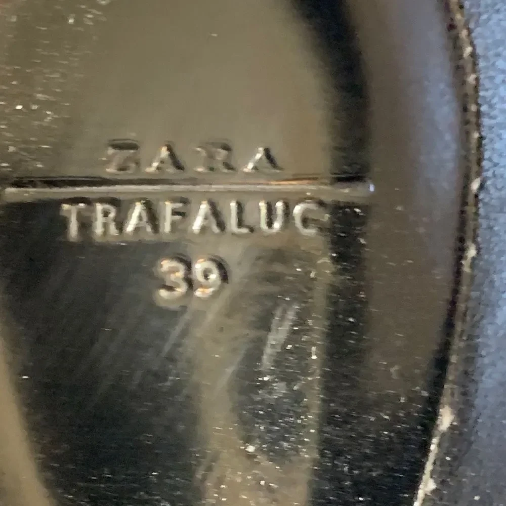 Zara Trafaluc Black/Wht/Gold Strap‎ Sandal … - Picture 5 of 7
